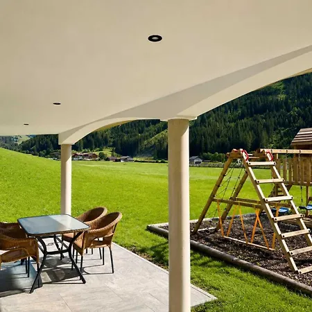 Vakantiehuis Beim Lois Dorfblick - 2 Floors & Sauna Access *